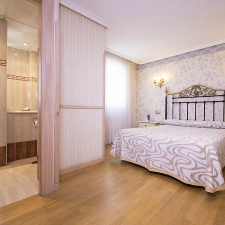 Hotel Julia Aranda de Duero Εξωτερικό φωτογραφία