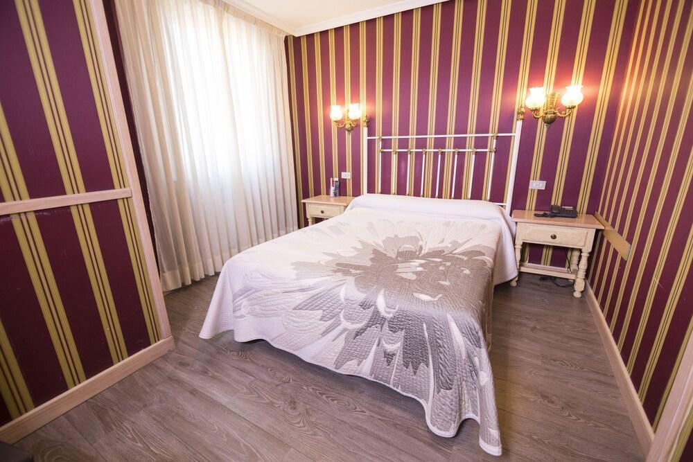Hotel Julia Aranda de Duero Εξωτερικό φωτογραφία
