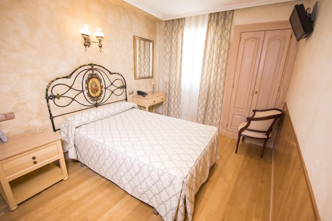 Hotel Julia Aranda de Duero Εξωτερικό φωτογραφία